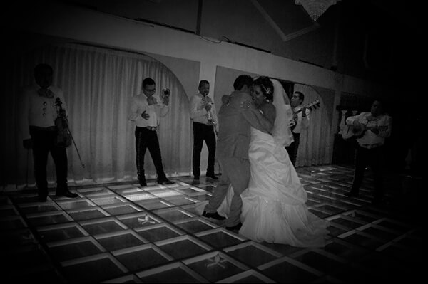 fotografia de boda novios bailando